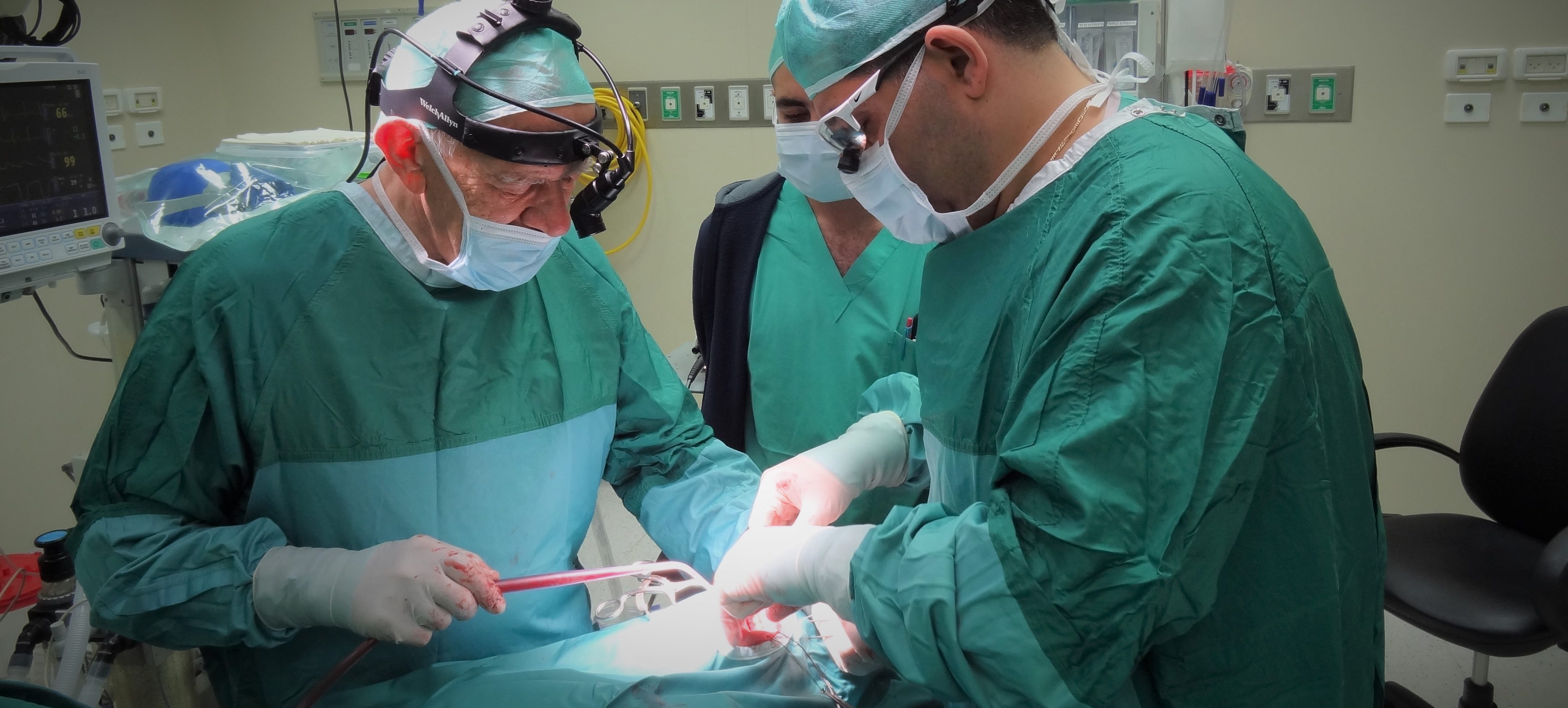 مجددًا مستشفى الناصرة الانجليزي في الصدارة  ولأول مرة في الشمال إجراء عملية معقدّة  بنجاح لاستبناء لمجرى البول